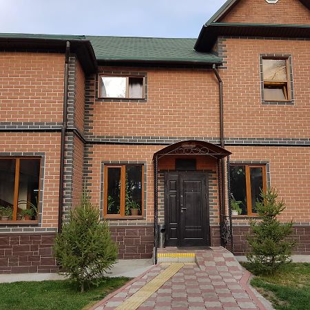 Mini Hotel Leila Almaty Bagian luar foto