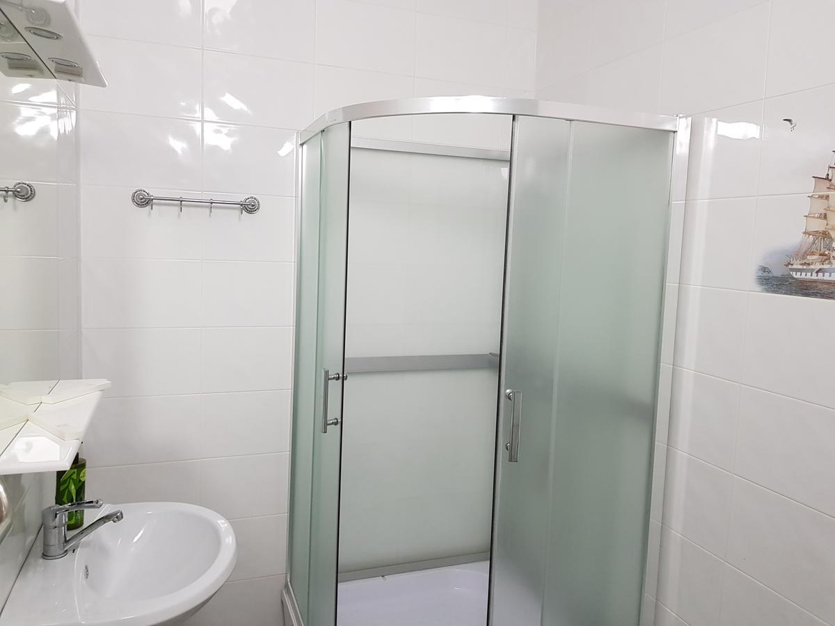 Mini Hotel Leila Almaty Bagian luar foto
