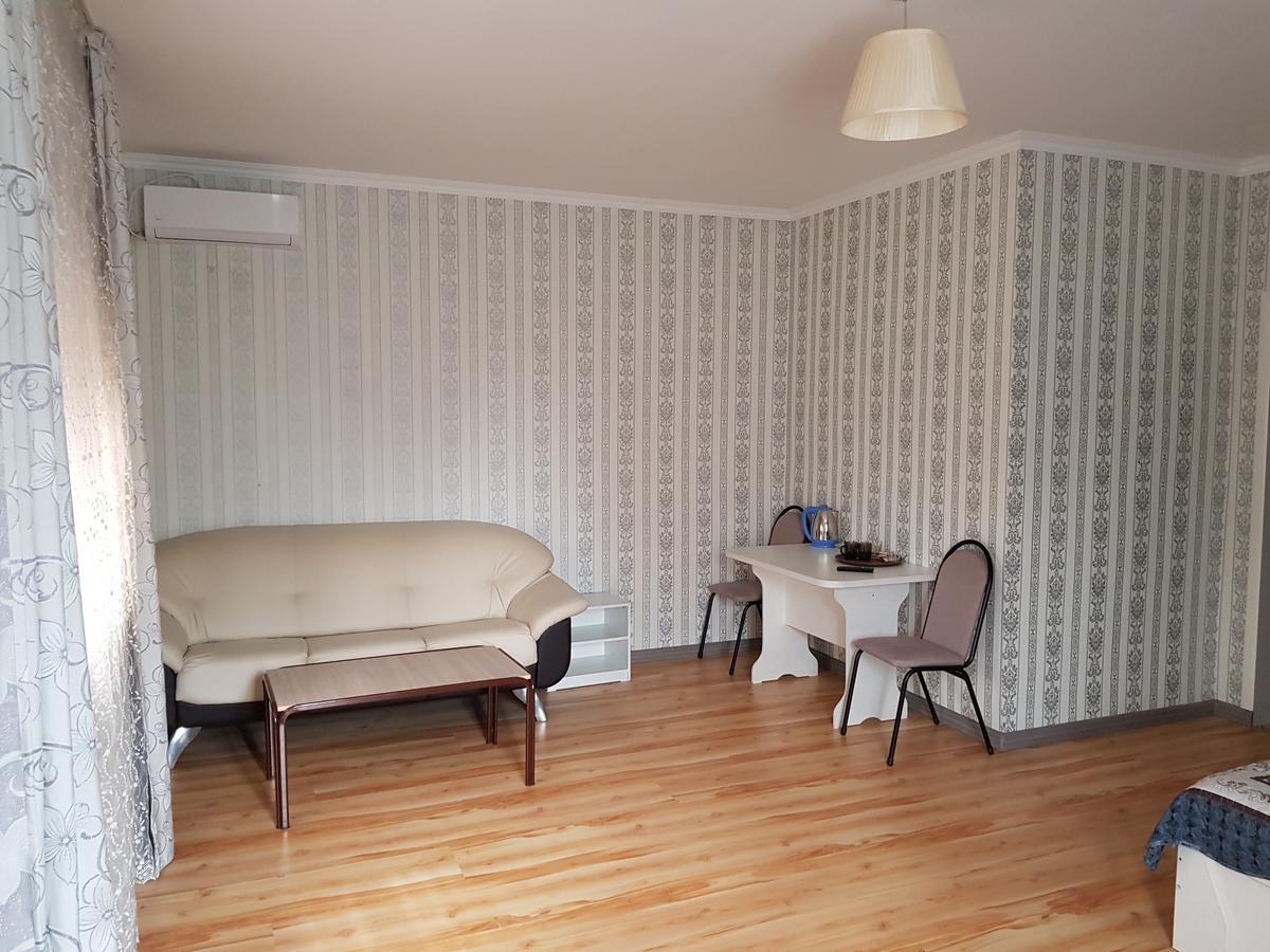 Mini Hotel Leila Almaty Bagian luar foto
